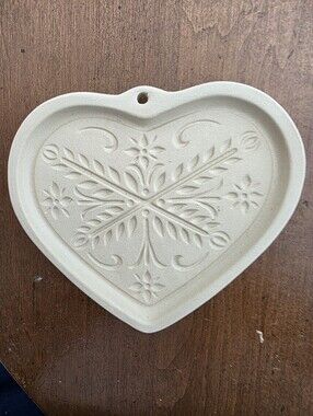 Pampered Chef Cream Heart-Shaped Ceramic Mold